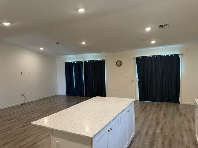 Building Photo - Newer Build, All Electric Home 5 Bedrooms, Loft, 3 bathrooms