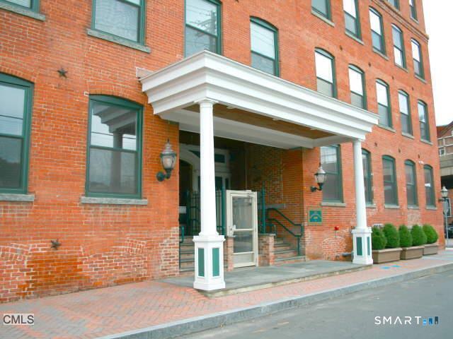 Building Photo - 145 Canal St E