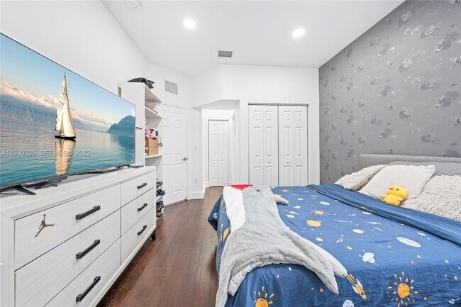 Building Photo - 6933 NW 104th Ct