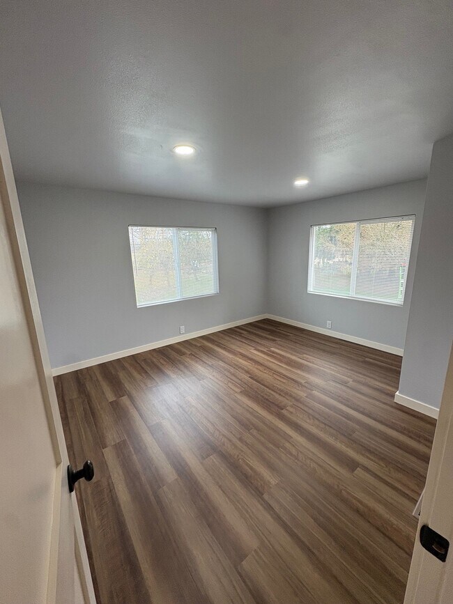 Building Photo - 38823 Ridge Dr