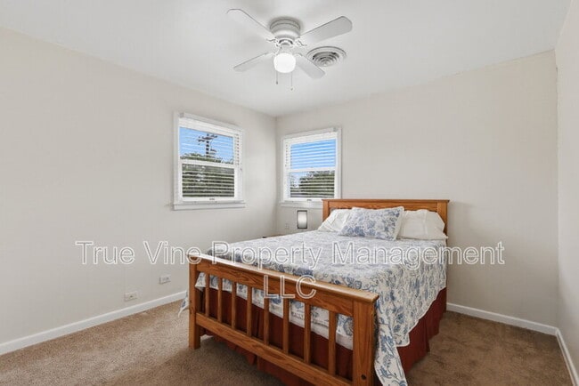 Building Photo - 2423 W Gramercy Pl
