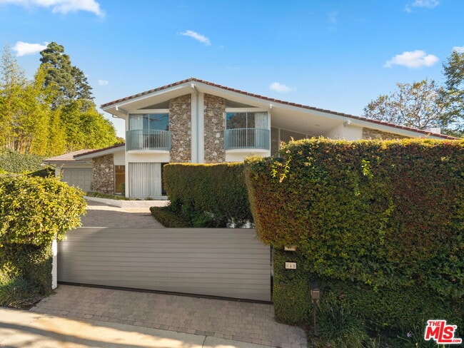 Primary Photo - 650 N Tigertail Rd