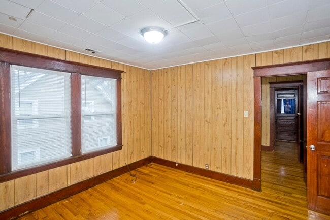 Building Photo - 58-60 Ionia St