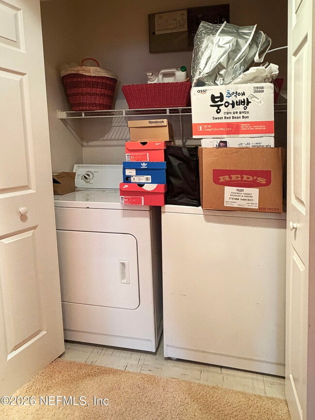 Building Photo - 11-11 Arbor Club Dr