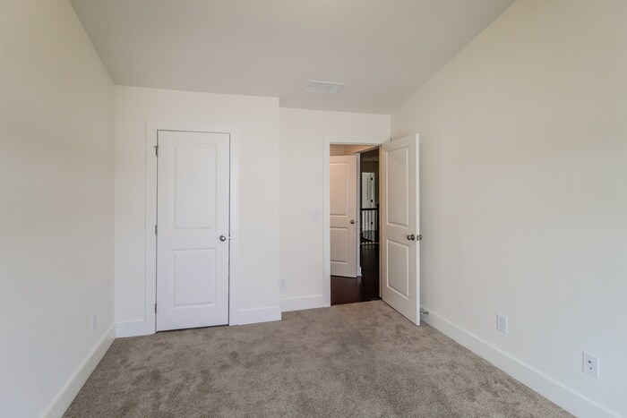 Building Photo - 80 Auburn Hls Dr