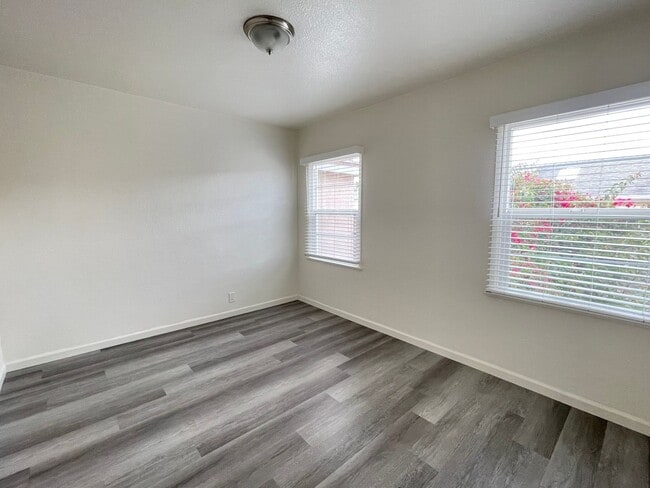 Building Photo - Upgraded Southside Two Bedroom