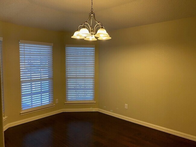 Building Photo - 9909 Carter Dr