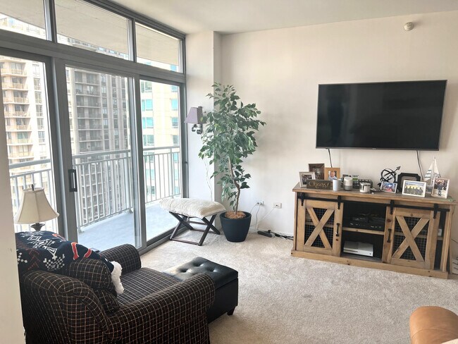 Building Photo - 600 N Dearborn St