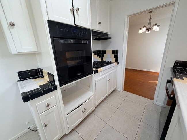 Building Photo - 4 Bdrm/2 Bath Home w/Garage and Yard in Fu...