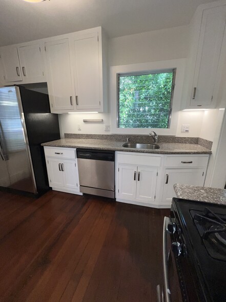 Building Photo - 502 N Kingsley Dr