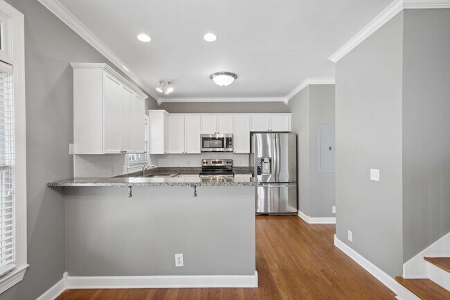 Building Photo - 415 Van Buren St