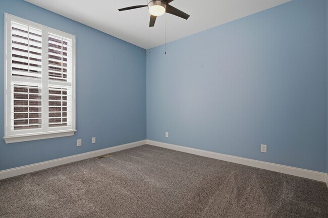 Building Photo - 5036 Winslow Dr