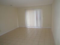 Building Photo - 1610 Green Briar Pkwy