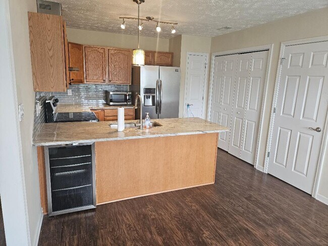 Building Photo - 3027 Tettenbury Dr