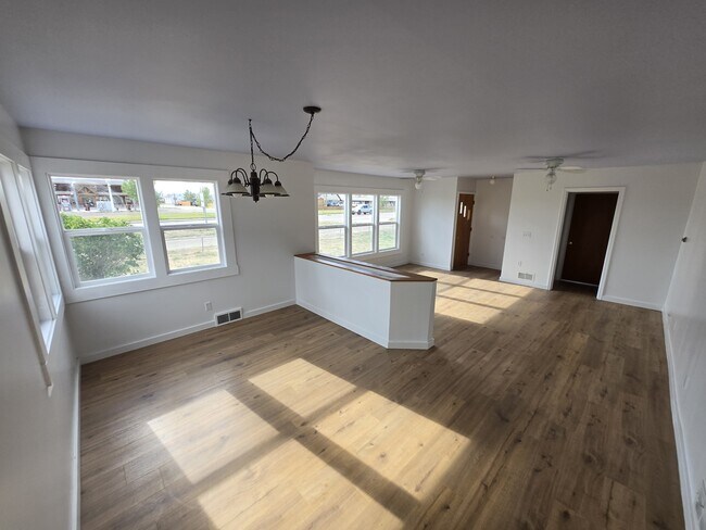 Building Photo - 11 Ball Ln