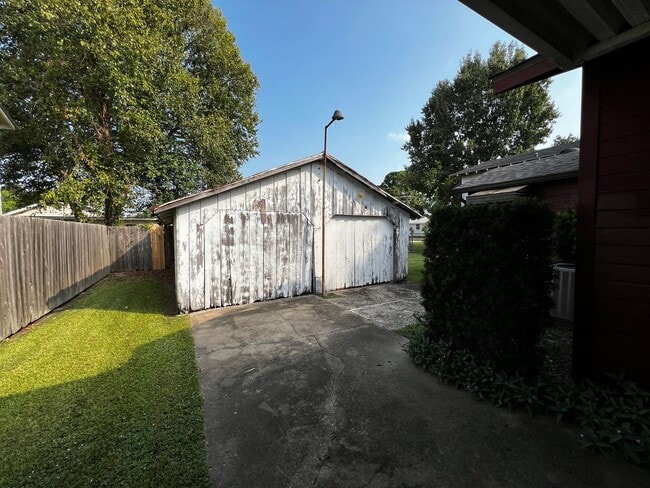 Building Photo - Four Bedroom, Two Bathroom , House Near UL...