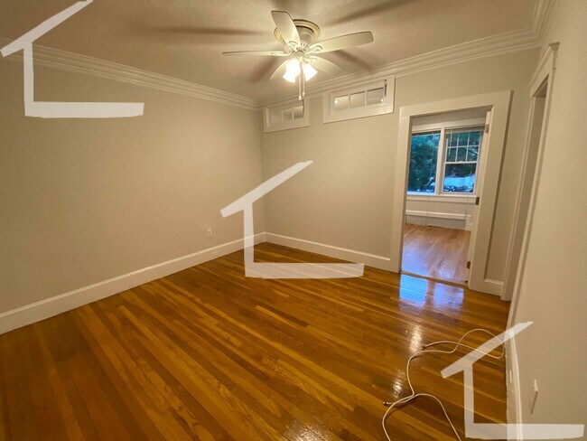Building Photo - 9/1 No Fee! Sunny 3BR condo unit near Cleveland Circle!