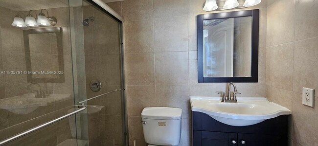 Building Photo - 2025 NE 164th St