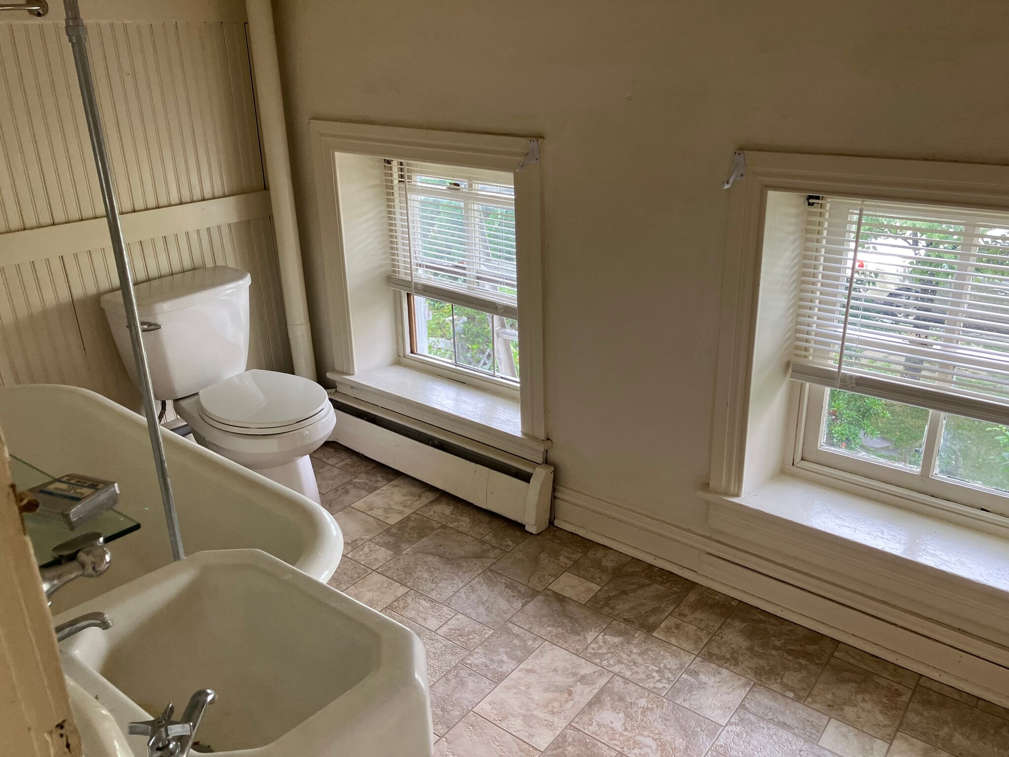 Building Photo - 228 W Franklin St