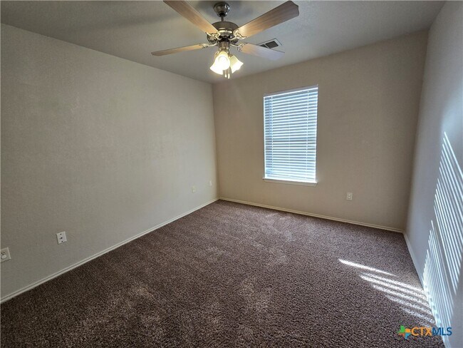 Building Photo - 1016 Brown Rock Dr