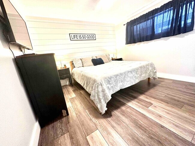 Building Photo - 4000 Gulf Terrace Dr