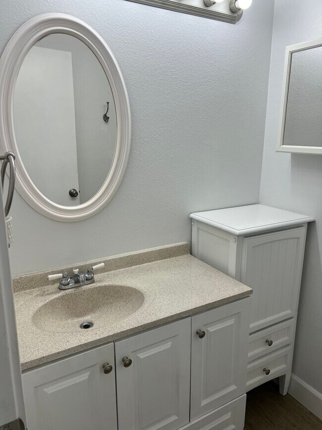 Building Photo - Beautiful 3 bedroom 2 bath house in Eugene!  $500 OFF YOUR FIRST MONTH'S RENT!