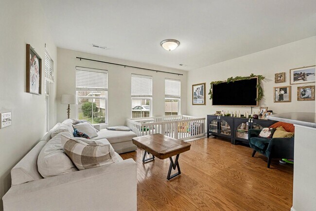 Building Photo - 230 Cameron St