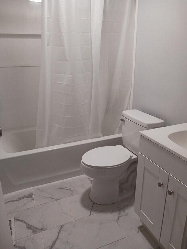 Building Photo - 216 Charlotte Ave