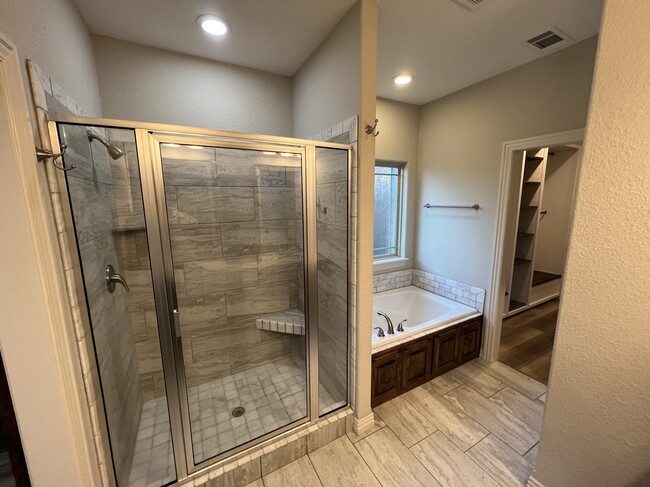 Master Bathroom - 1106 Hickory St