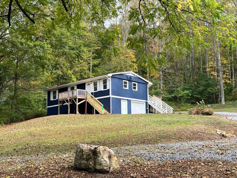 Building Photo - 54 Sam King Rd