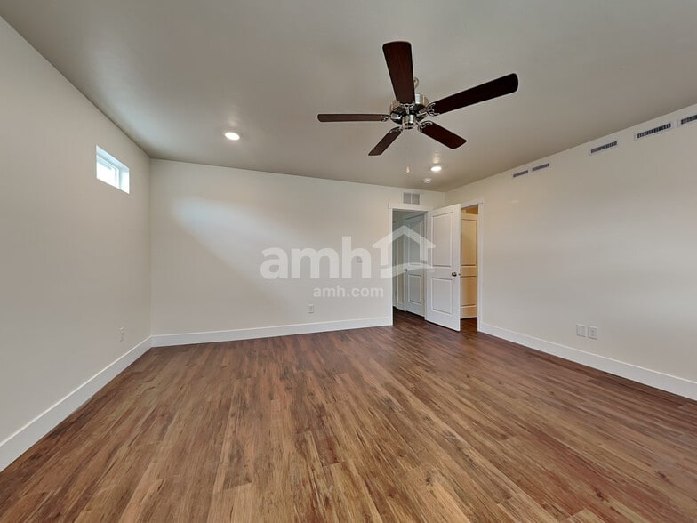 Building Photo - 1317 E Old Mesquite St