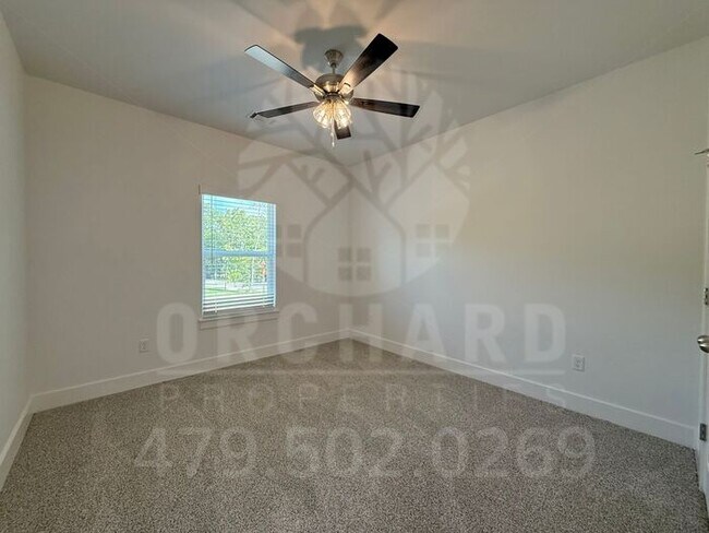 Building Photo - Bella Vista Single-Family Home- 3 Bed/ 2 B...