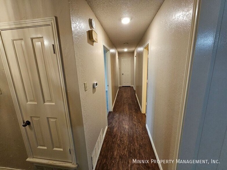 Building Photo - 6906 Elmwood Ave