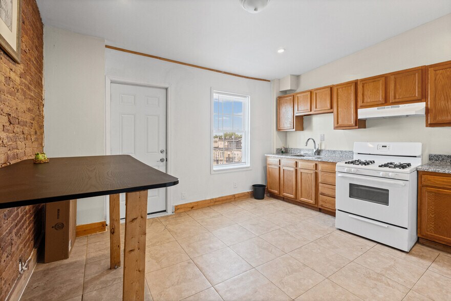 Building Photo - 3024 Auchentoroly Ter