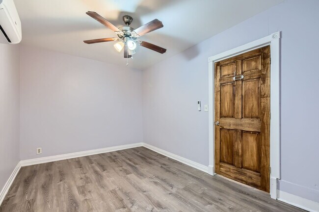 Building Photo - 3147 N Spaulding Ave