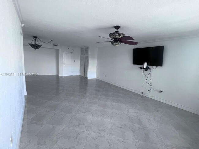 Building Photo - 10185 Collins Ave