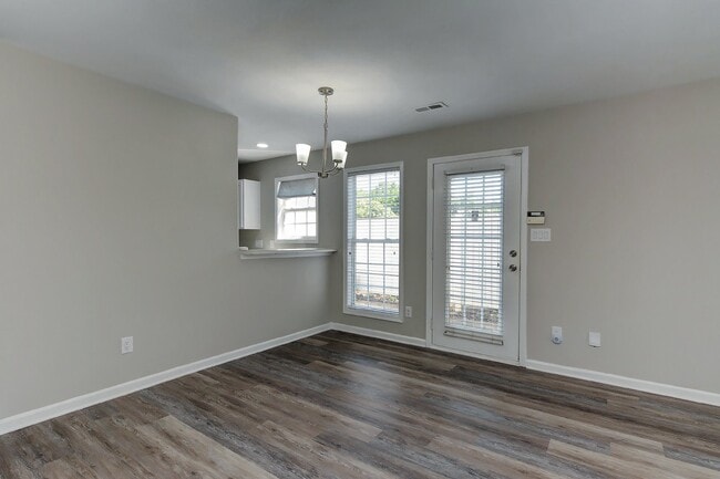Building Photo - Beautiful 2 bed 2.5 bath Condo. Move-in Re...