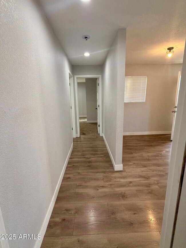 Building Photo - 2002 E St Anne Ave