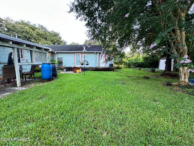 Building Photo - 115 Fallbrook Ave