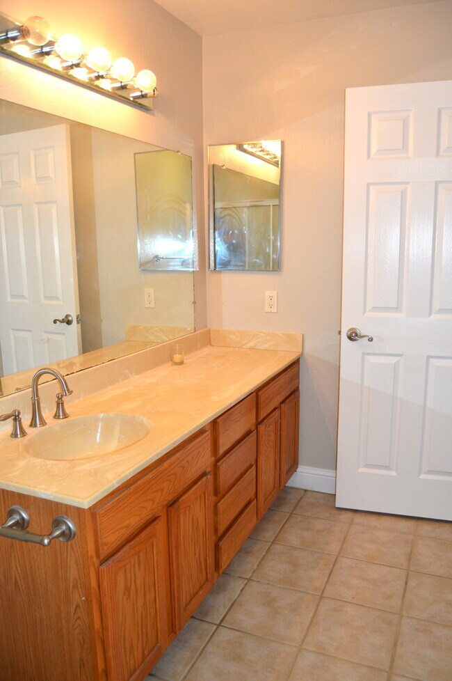 Building Photo - MOVE IN READY!! 1 Bedroom 1 Bath in Villa Borgata