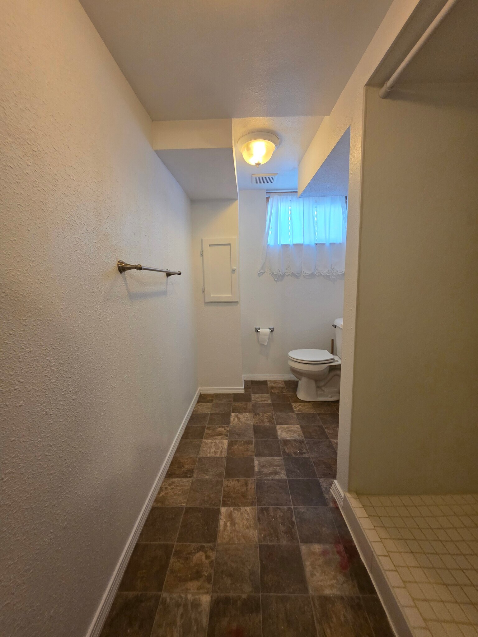 Building Photo - 909 8th St