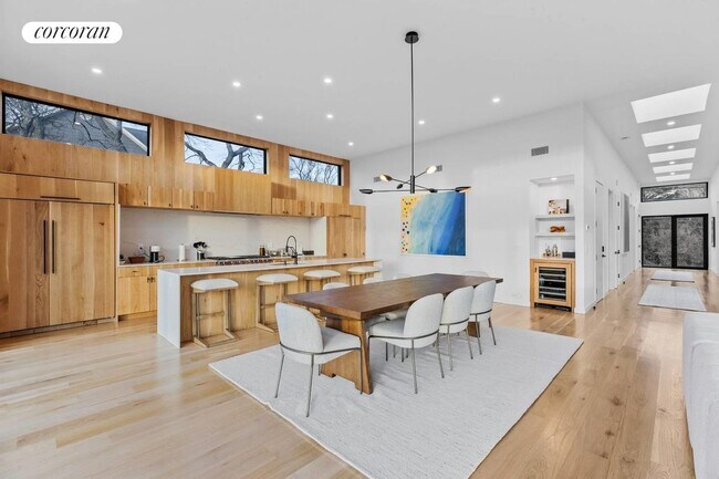 Building Photo - 21 S Edin St