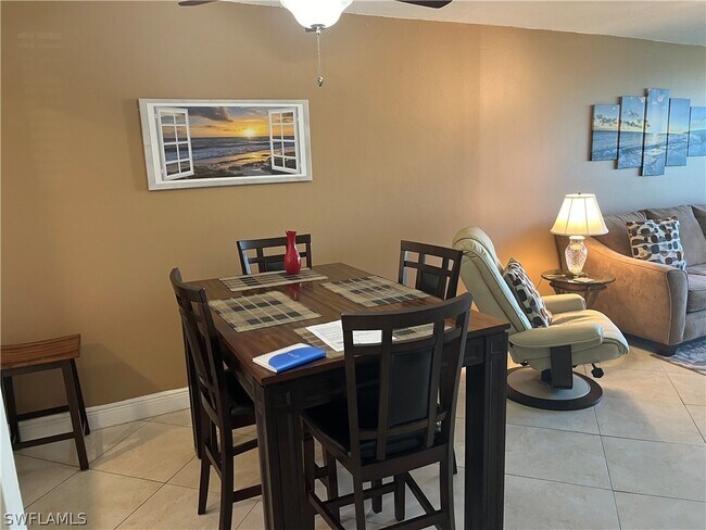 Building Photo - 1085 Forest Lakes Dr