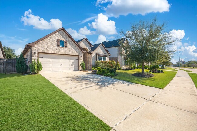 Building Photo - 3439 Cres Vista Dr