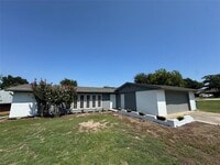 Building Photo - 9750 Camfield Rd