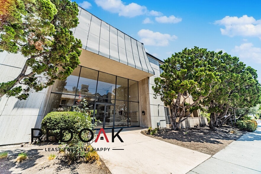 Building Photo - 10741 Moorpark St