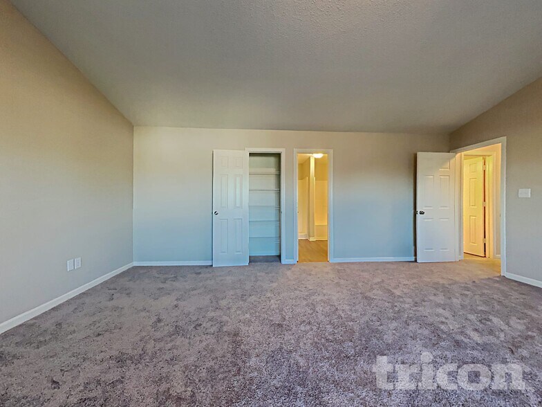 Building Photo - 11157 Fall Dr
