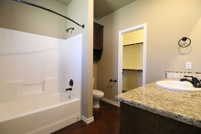 Building Photo - Stoneridge 502