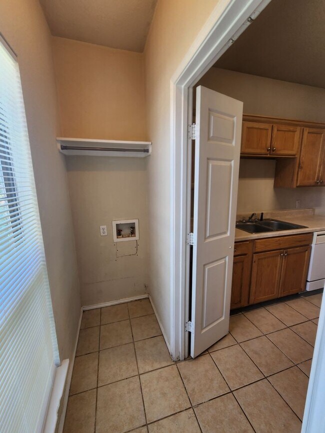 Building Photo - Charming 3 bedroom duplex in Weatherford