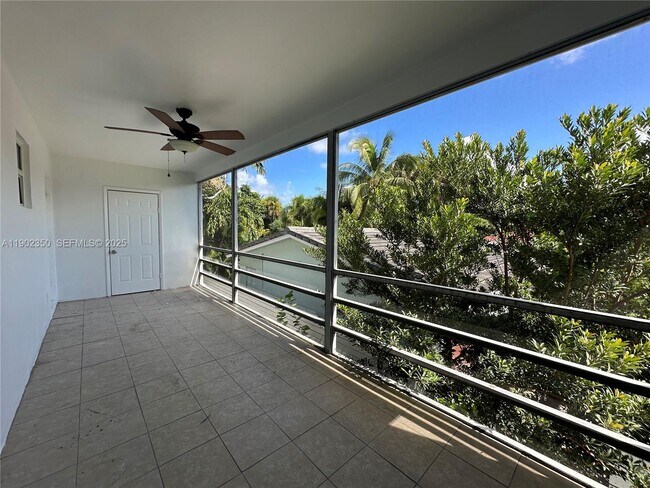 Building Photo - 110 NE 19th Ave